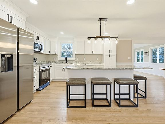 4th image of 26 Harding St