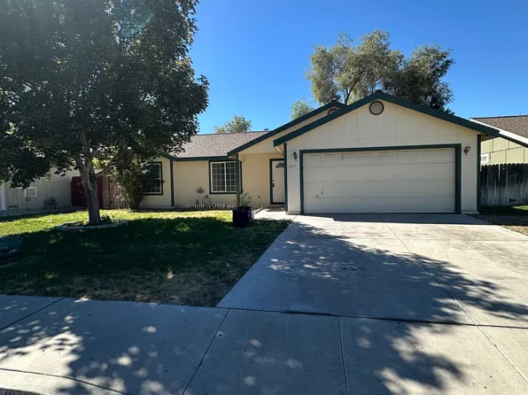 123 Primrose Dr, Fernley, NV 89408