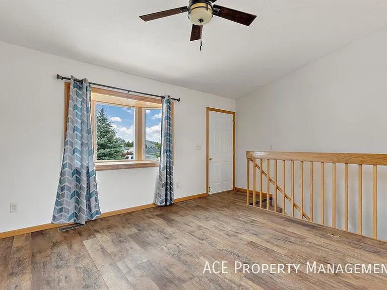 8563 Stables Dr — Photo 4