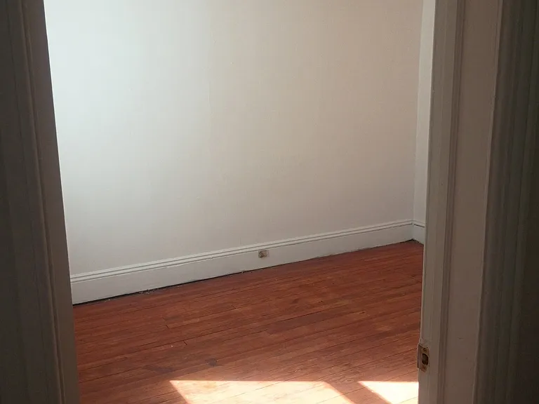 322 Grant St — Photo 2