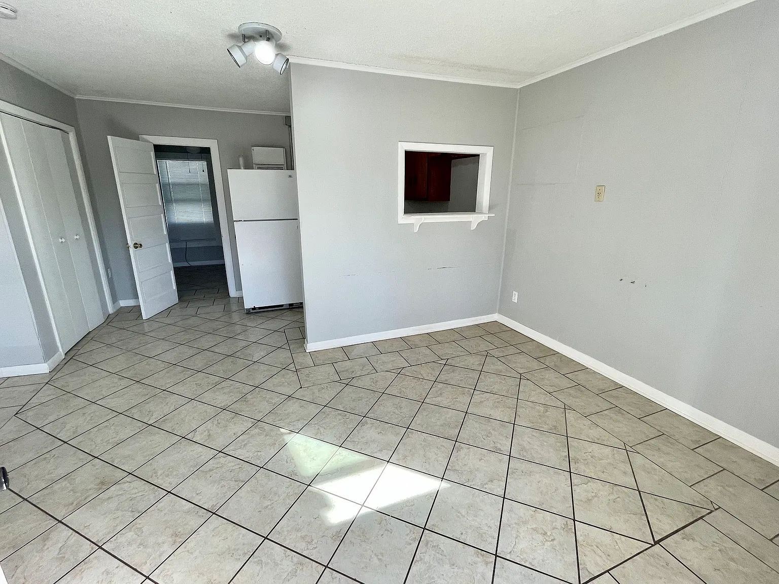 1 bed, $650 — Photo 2