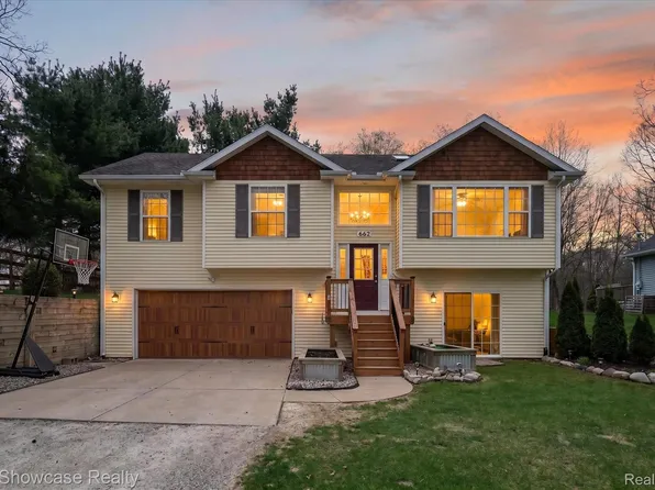 662 Tierney Ave, Highland, MI 48356