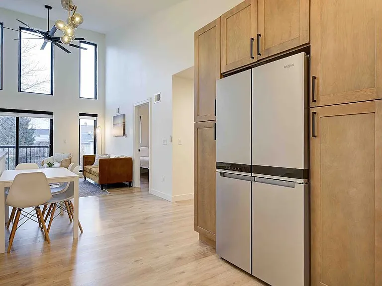 921 E Otjen St — Photo 3