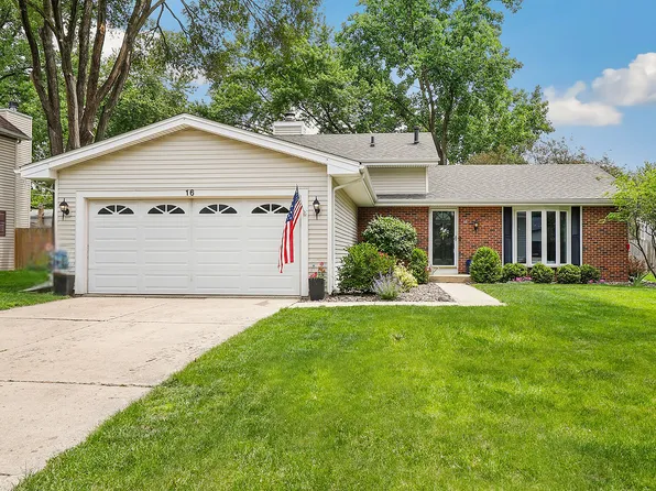 16 S Birchwood Dr, Naperville, IL 60540
