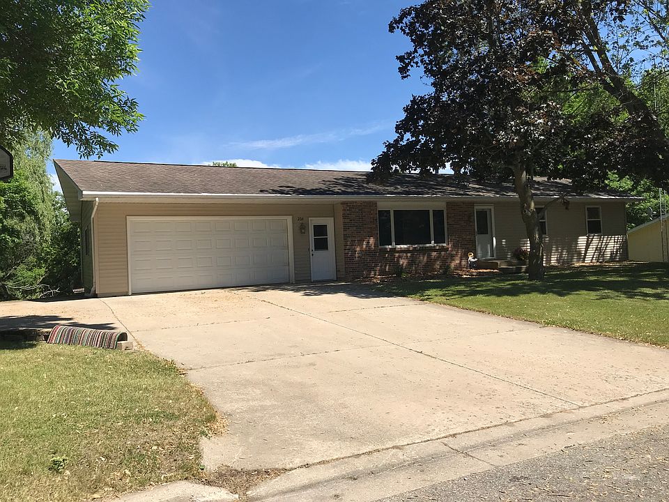 1st image of 204 Moorland Dr