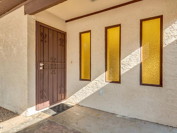 5th image of 568 E Royal Palms Dr