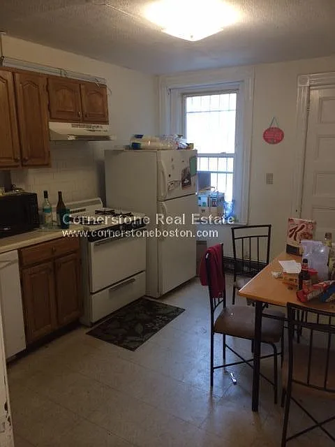 4 bed, 1200 sqft, $5,000 — Photo 1