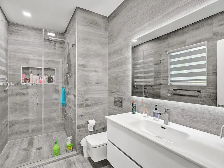 3784 Sheridan Ave — Photo 11