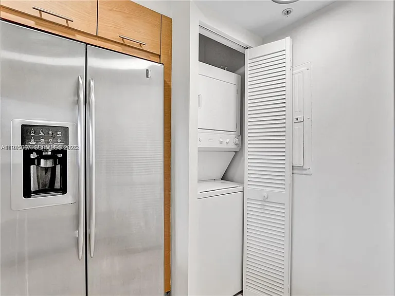 31 SE 5th St #1110 — Photo 11