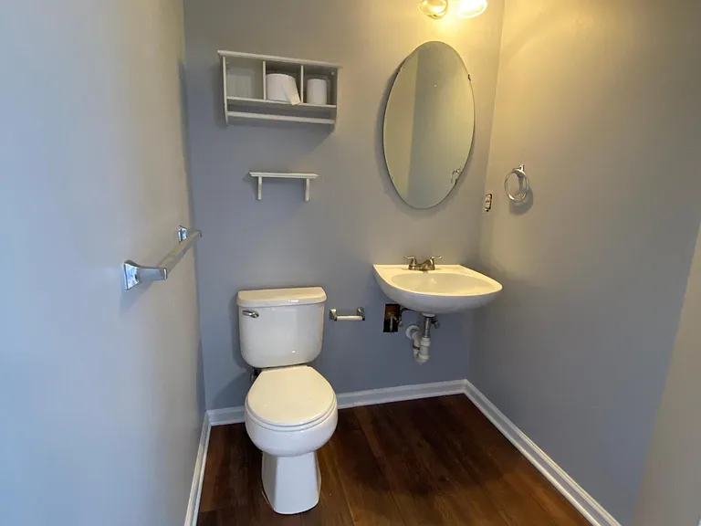 1/2 Bathroom (1st floor)