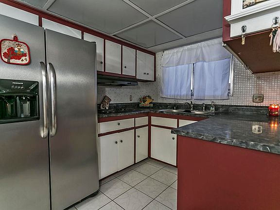 3rd image of 7915 W Avalon Dr