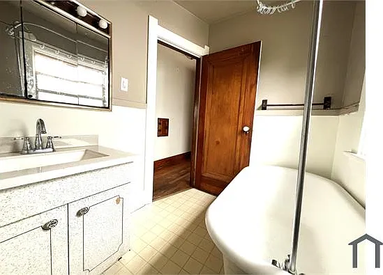 547 E Streicher St — Photo 20