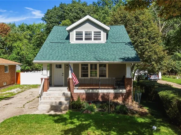 9372 Stonington Rd, Parma Heights, OH 44130