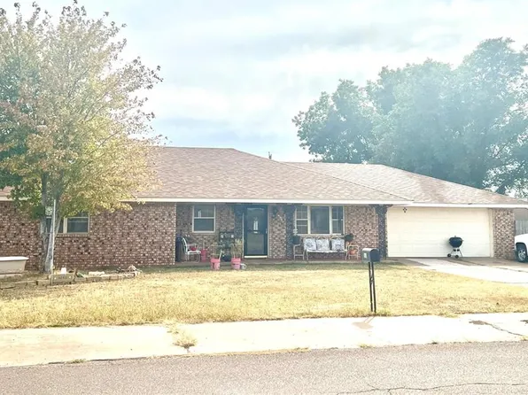 608 E Benton Ave, Sayre, OK 73662