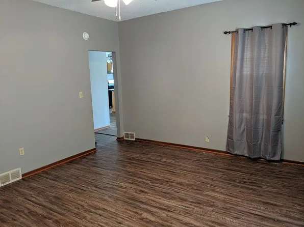 545 6th St, West Des Moines, IA 50265