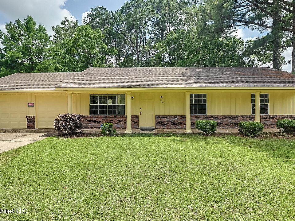 1st image of 2417 Heritage Dr