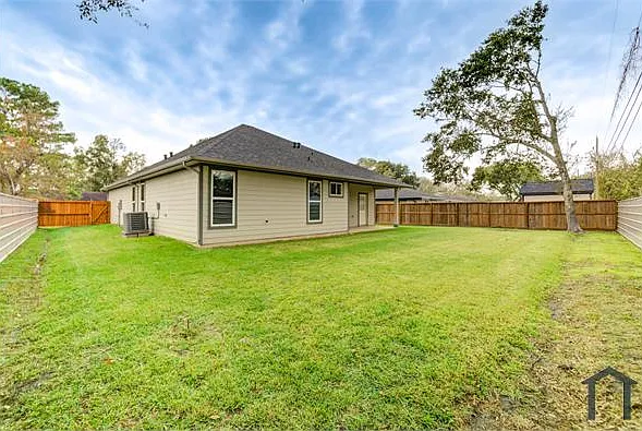 1513 Sherl St — Photo 3