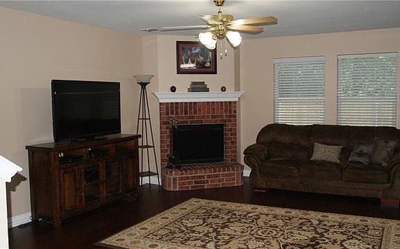 5th image of 1131 Twin Lakes Dr