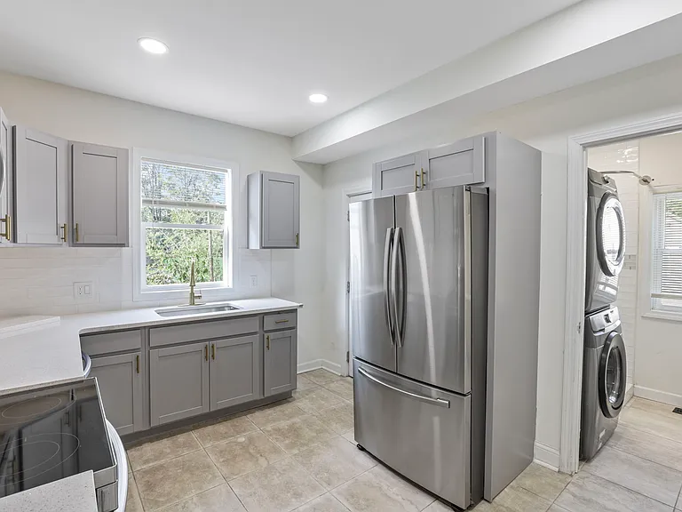 189 Avondale Ave — Photo 8