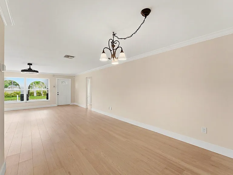 22267 SW 57th Ave — Photo 6
