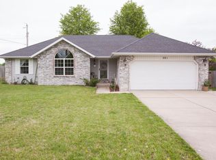 201 E Blue Jay St, Clever, MO 65631