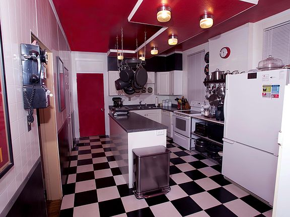 4th image of 1261 E Long St