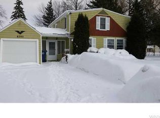 8295 Laughlin Dr, Niagara Falls, NY 14304