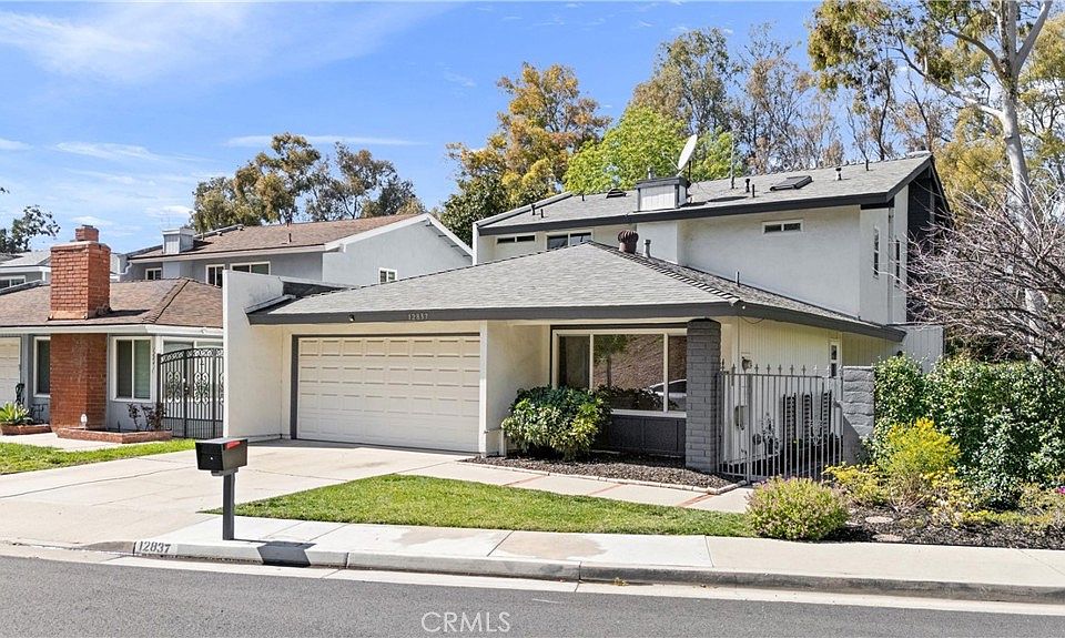 1st image of 12837 Oakwood Ln