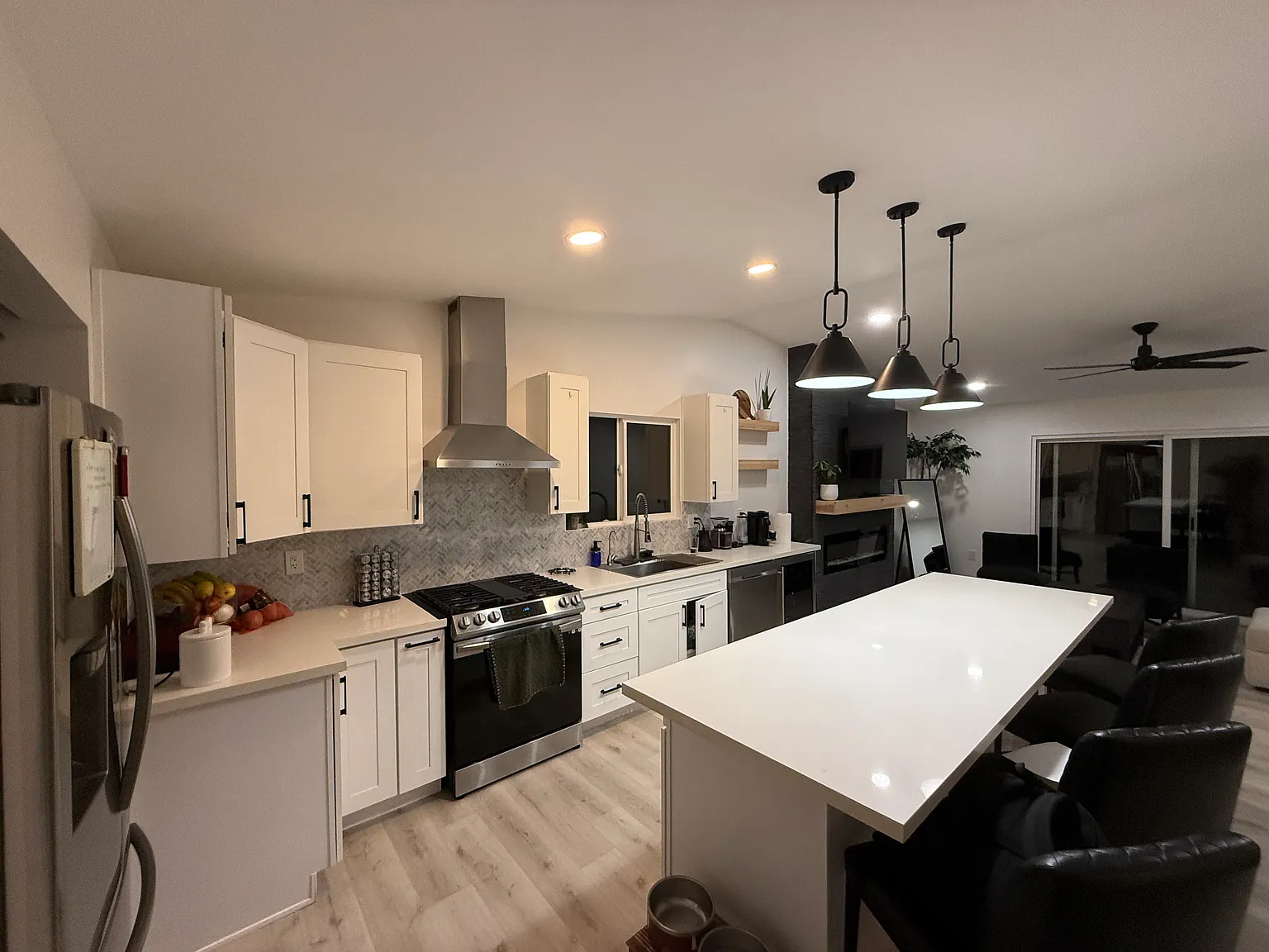 3 bed, 1440 sqft, $3,995 — Photo 2