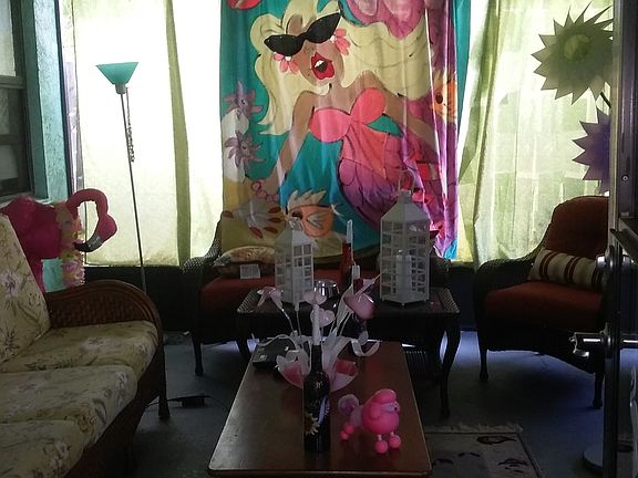 Screen room