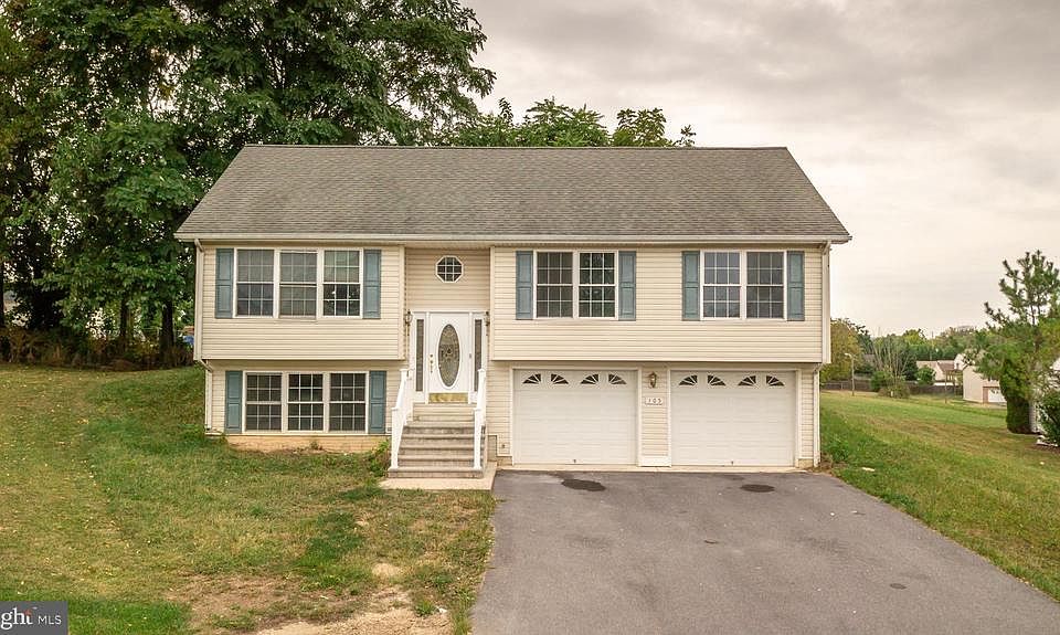 1st image of 105 Vicksburg Ct