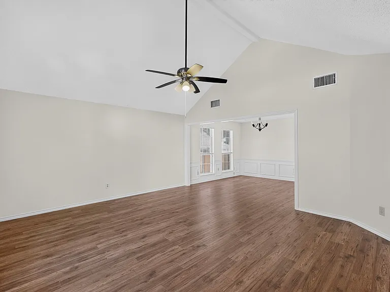 1426 Mapleview Dr — Photo 17