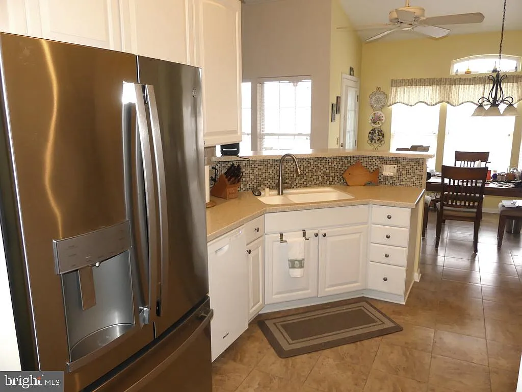 2 bed, 2.0 bath, 1600 sqft, $2,300 — Photo 2