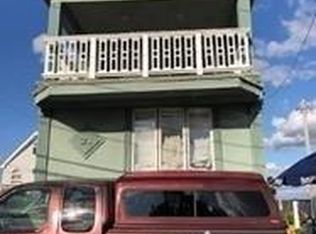 21 Van Brunt Rd, Far Rockaway, NY 11693