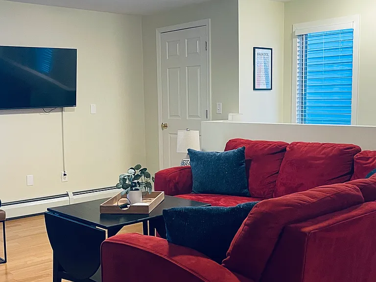 10 Jessica Dr #1 — Photo 4