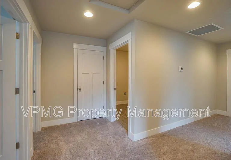 2928 NW 16th St — Photo 21