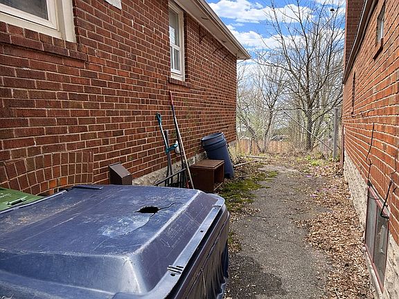 5th image of 368 Winnett Ave