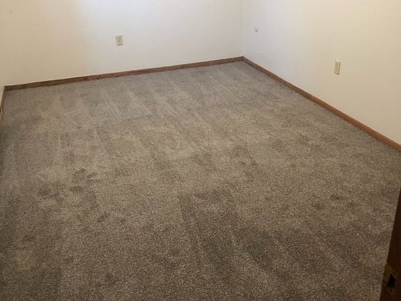 5th image of 1017 N Summit Ave #1