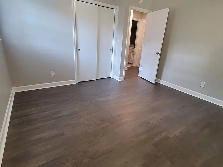 825 Montclair Dr — Photo 10