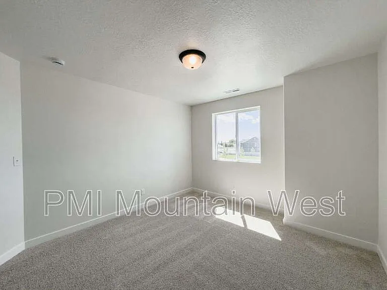 2606 N 2125 W — Photo 20