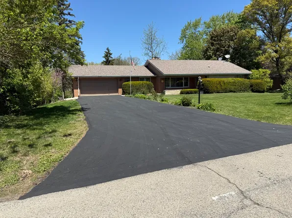 140 E Hillside Rd, Barrington, IL 60010