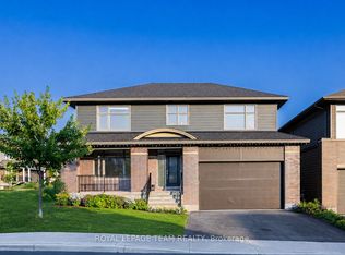 131 Escarpment Cres, Ottawa, ON K2T0L8
