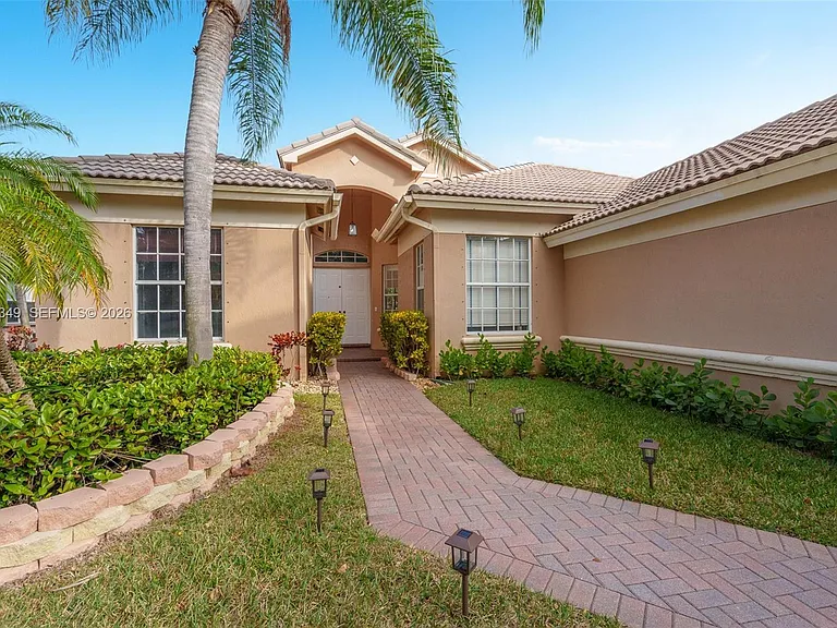 10635 NW 61st Ct — Photo 3