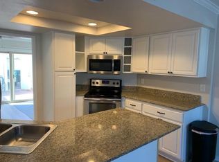 906 Hawthorne Ave, Carlsbad, CA 92011
