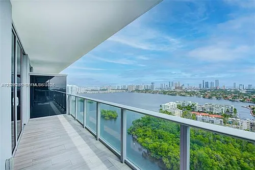 16385 Biscayne Blvd Photo 1