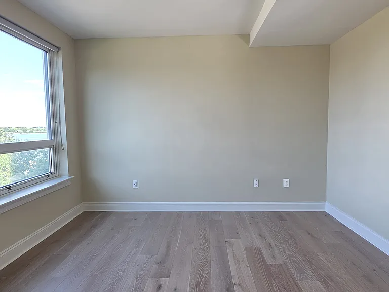 252 N Christopher Columbus Blvd #303 — Photo 14