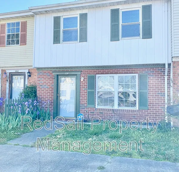1114 Clear Springs Rd — Photo 2