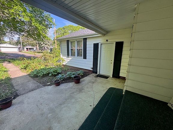 2nd image of 305 N East St