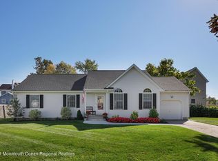 8 Lester Pl, Middletown, NJ 07748