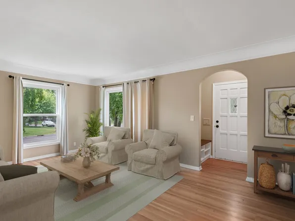 2650 Meridian Dr, Robbinsdale, MN 55422